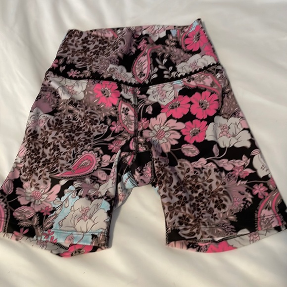 BEACH RIOT Fandango Paisley Bike Shorts XS Multicolor - Picture 3 of 5